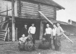 О.В. Круглова в экспедиции в Архангельскую обл., Тоемский р-н. д. Нижняя Тойма