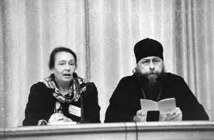 I конференция «ТСЛ в истории, культуре и духовной жизни России». 1998 г. МДА. Манушина Т.Н. , архимандрит Макарий (Веретенников)