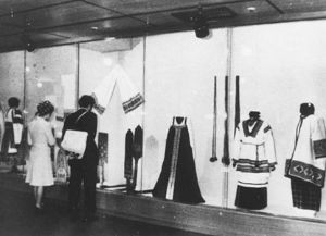 1975 г. Выставка народного искусства. Токио